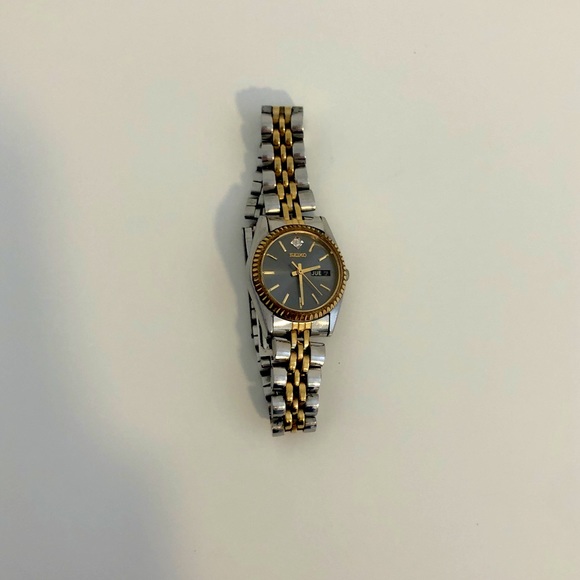 gold and silver seiko watch